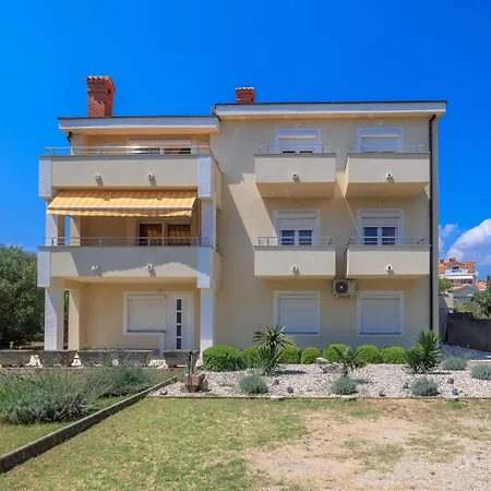 Antares N3 Close To Center Apartment